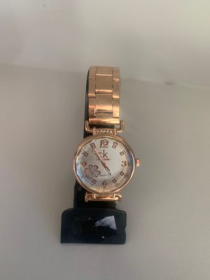 Relógio dourado